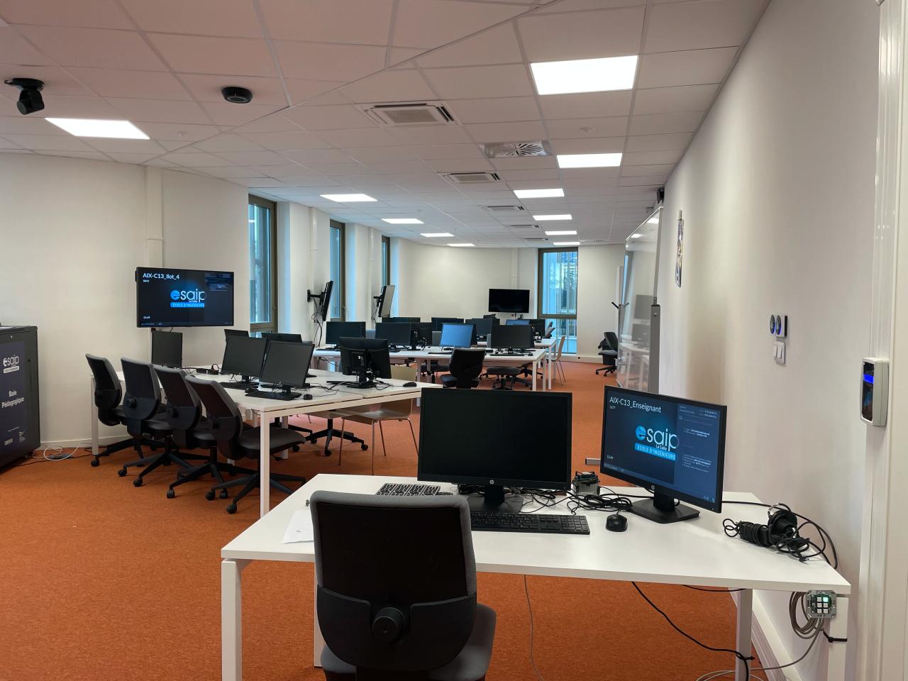 Bureau Aix-en-Provence 2303m² Location bureau Aix-en-Provence Bouches-du-Rhône OLBUR2530178 3